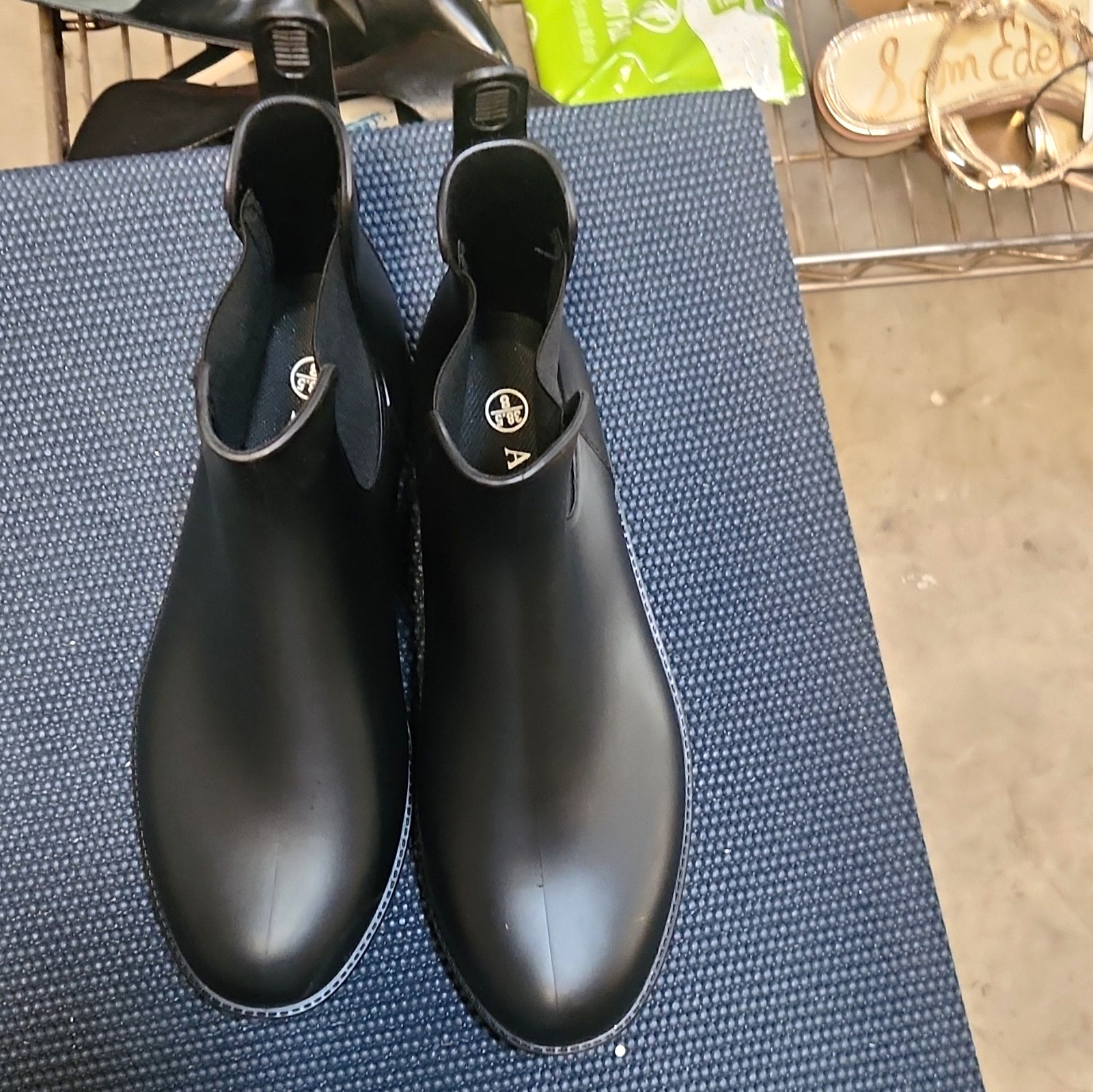 a gard Womens Black Rubber Chelsea Ankle Rain Boots Slip On Round Toe US 8