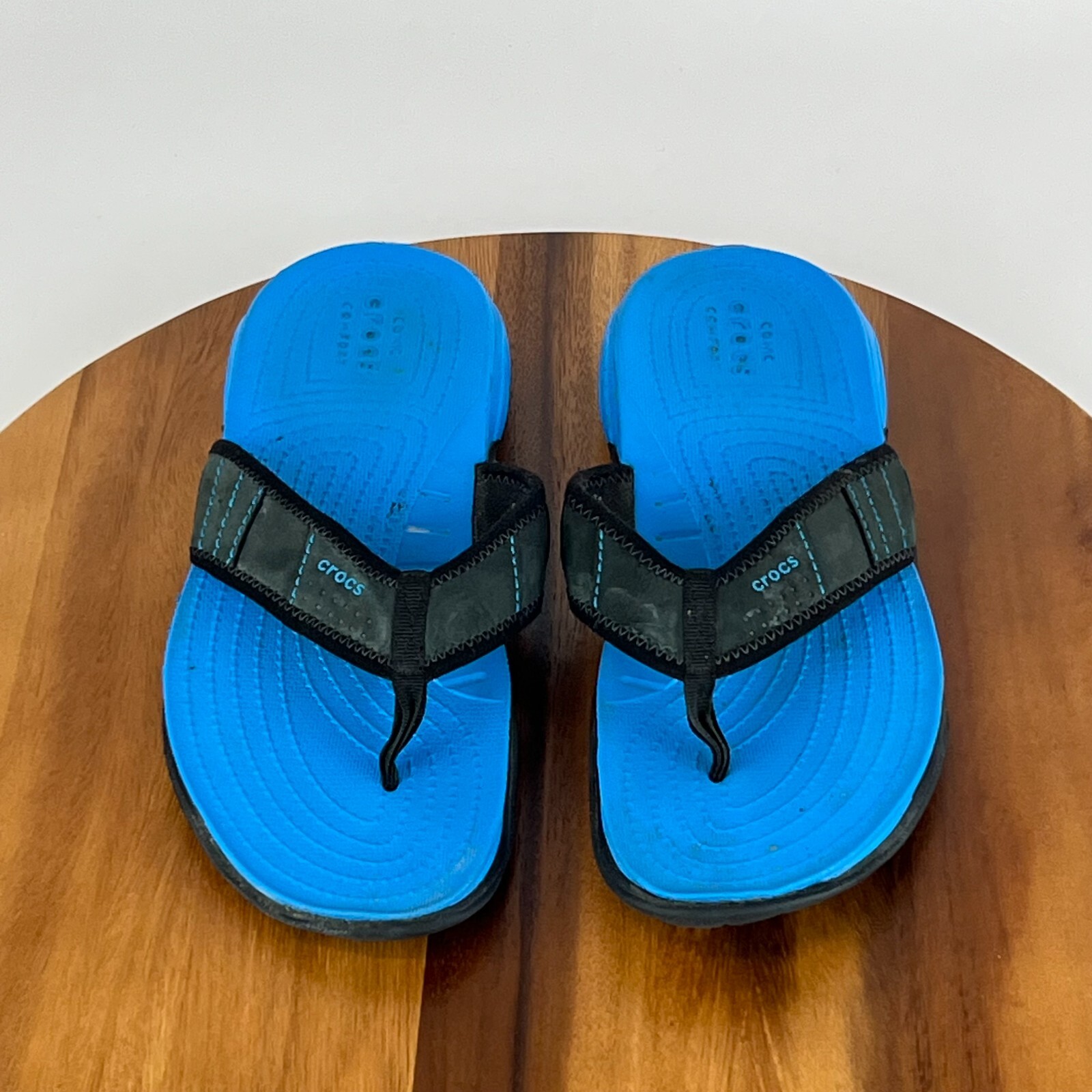 Mens Crocs Swiftwater Blue Black Leather Comfort Sandals Flip Flops Size 9 M GUC