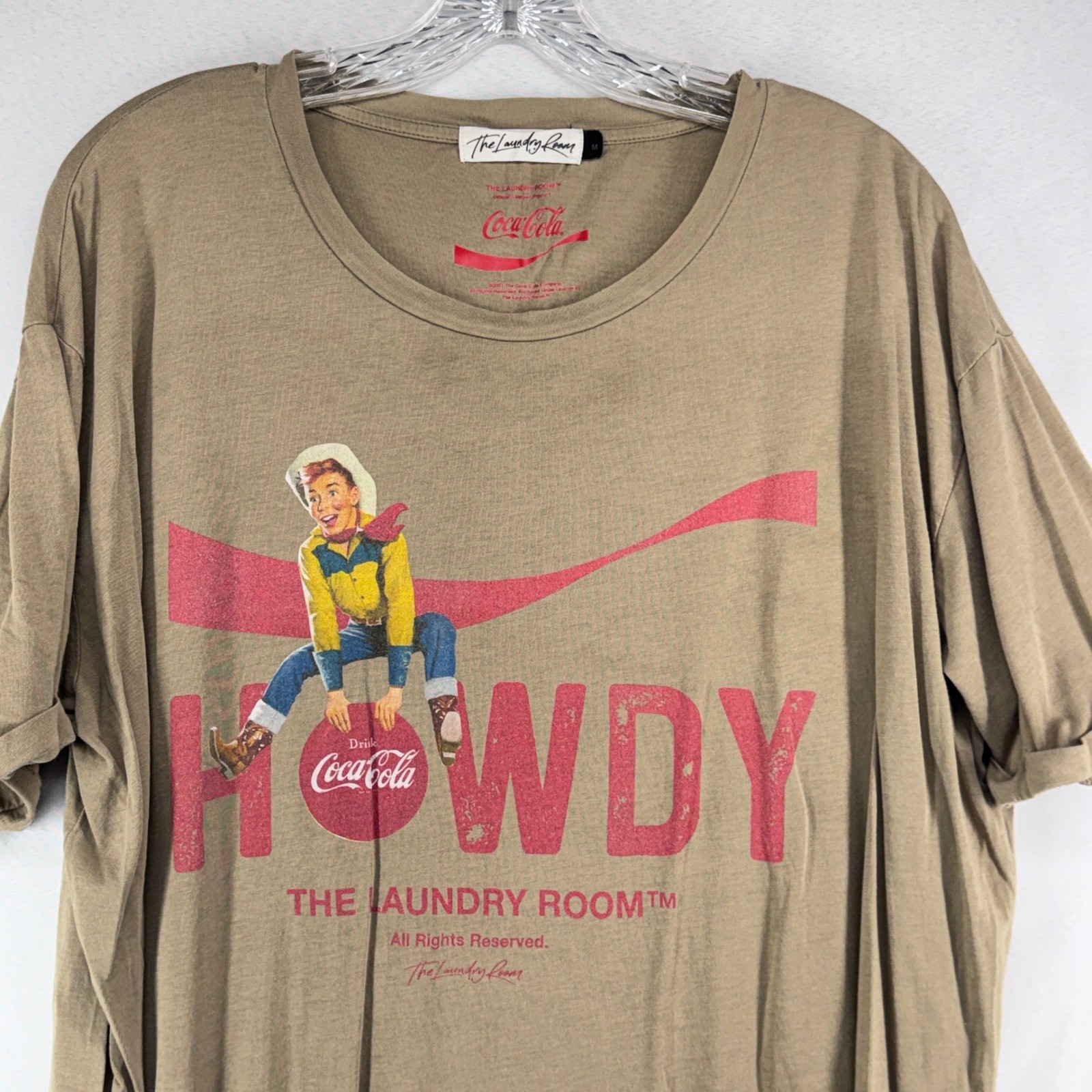 The Laundry Room Coca-Cola Howdy T-Shirt Womens Medium Tan Retro Western Graphic