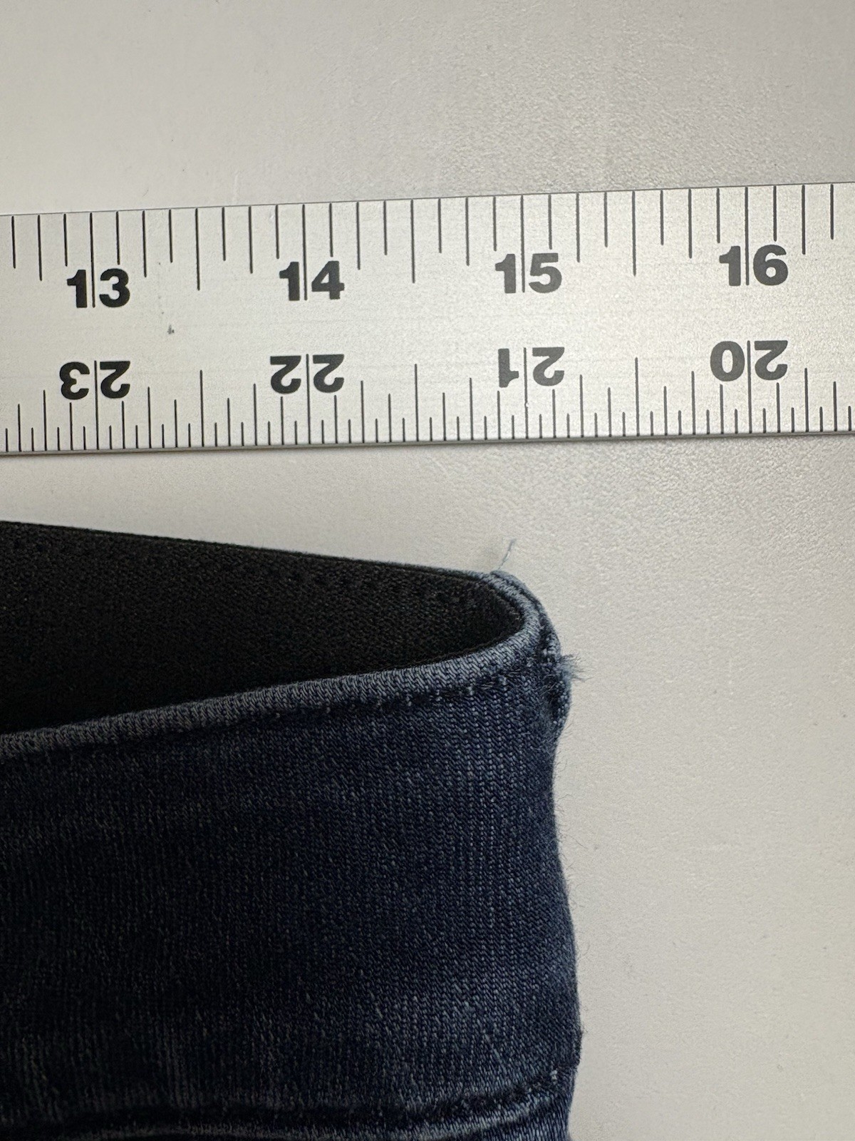 Democracy Blue Jeans Women’s “Ab” Solution Tapered Leg Comfort Waist Size 6