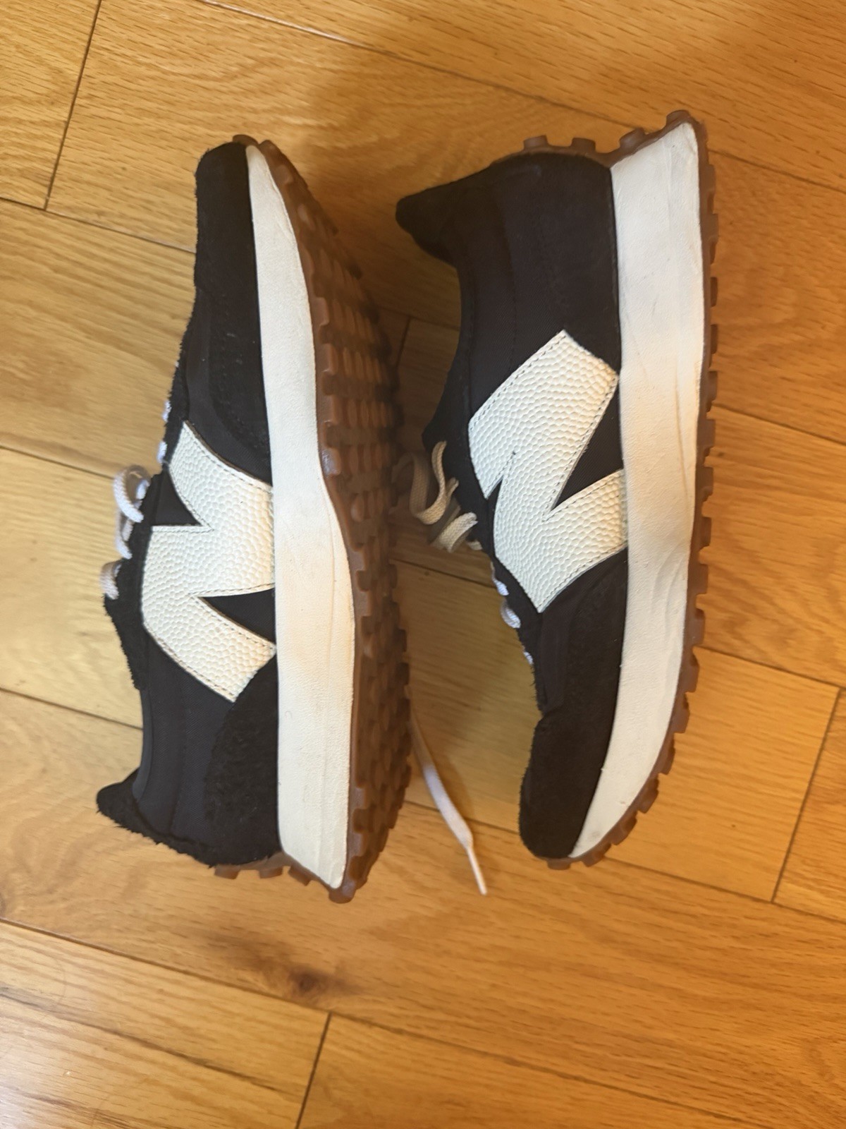 Pre-owned. Balance 327 Black And White Sneakers. Woman’s’ Size 9.