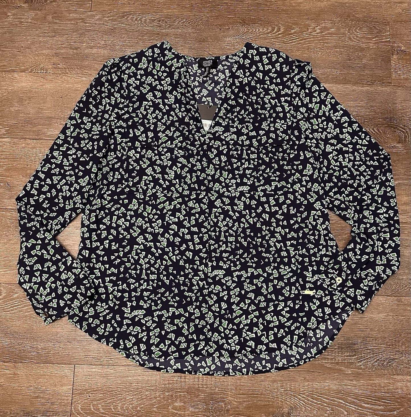 Jones New York Women’s L Black/Green/White Geometric V-Neck Button Blouse