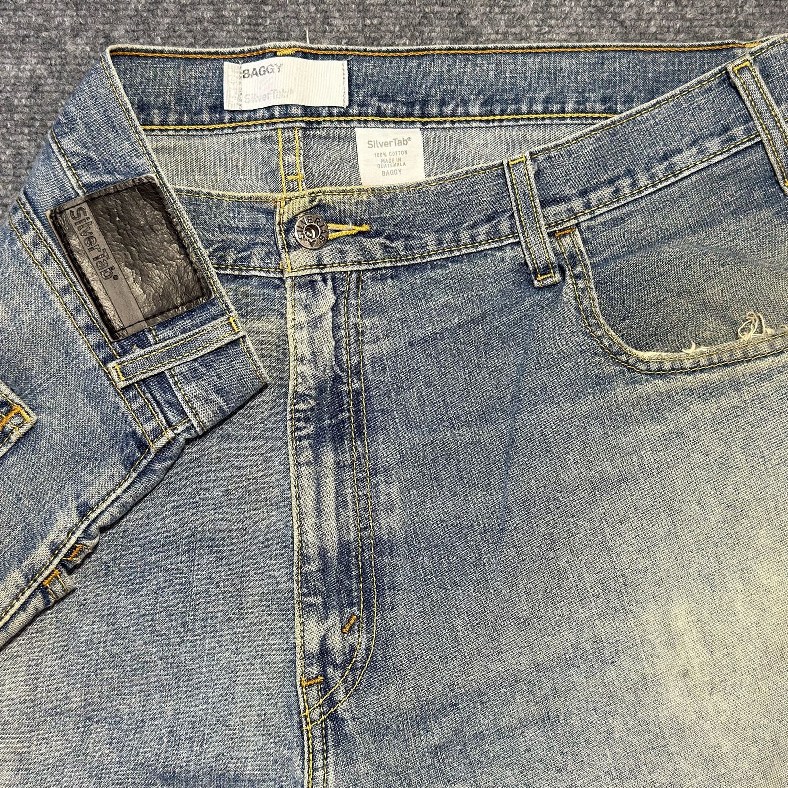 Vintage Levi’s SilverTab Baggy Fit Distressed Blue Jeans 38×30