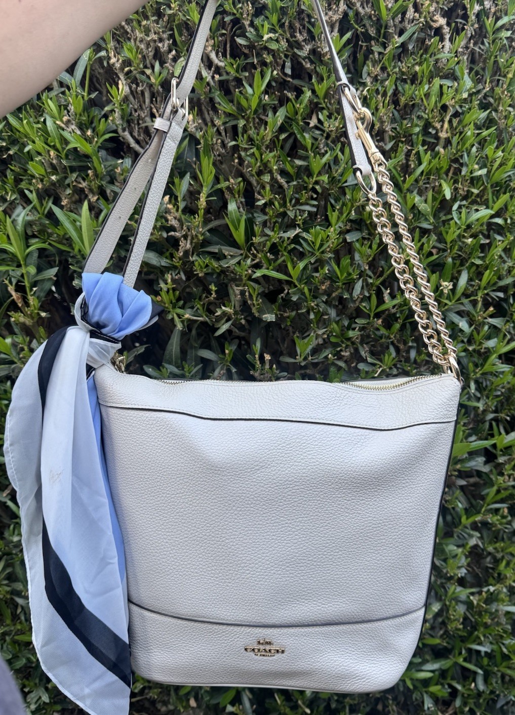 Coach Beige Pebbled Duffle Shoulder Bag Zip Gold Chain Strap Adjustable