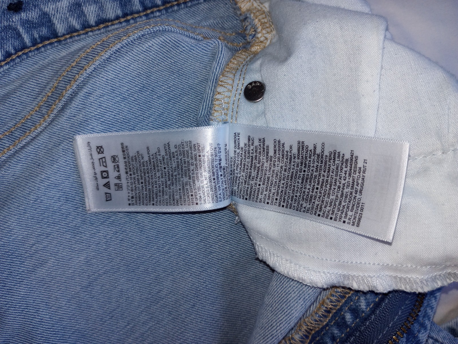 Gap Denim “Vintage” Look Jeans 5″ Ankle Slit Womens 31″ waist, 12″ rise, Lt Wash