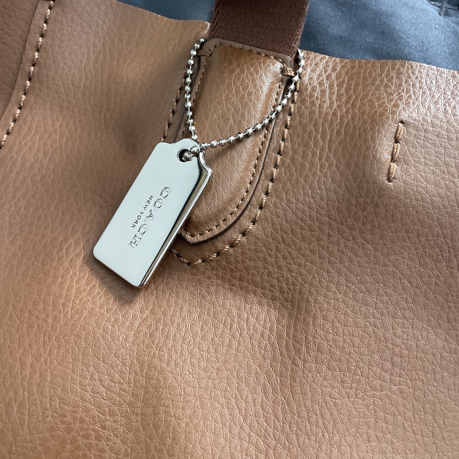 Coach Womens Derby Tote Pebbled brown Classic Office Career Daily Chic