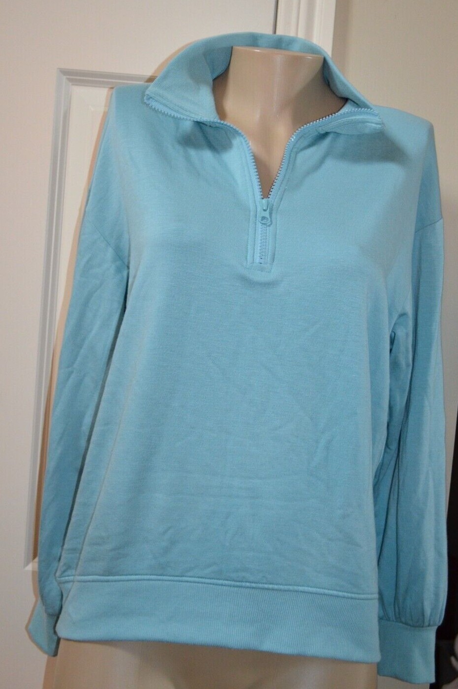 THREE DOTS ATHLEISURE ZIP NECKLINE PULLOVER TOP, size med
