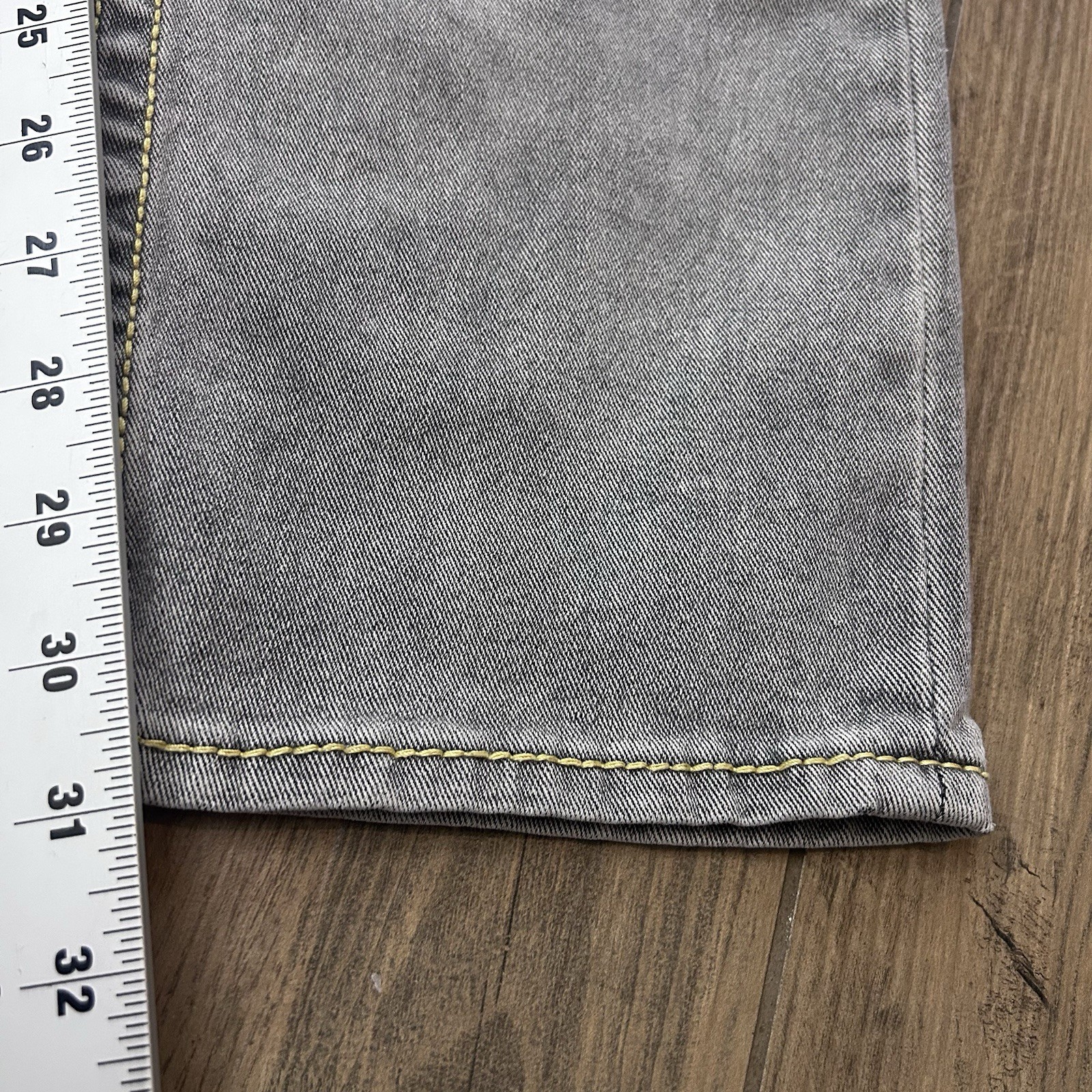 True Religion Geno Slim Mens Jeans Gray Wash Relaxed Denim Red Big T Stitching