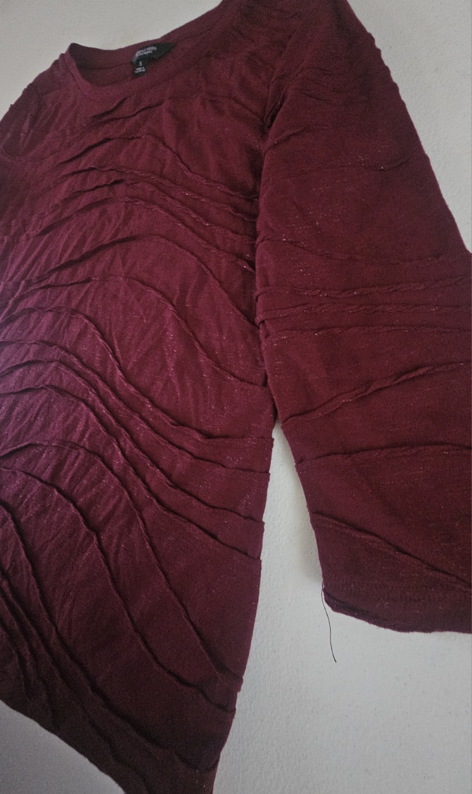 Simply Vera Wang Sz S Deep Red Soft Texture Top Sheer Glitter Ruffled