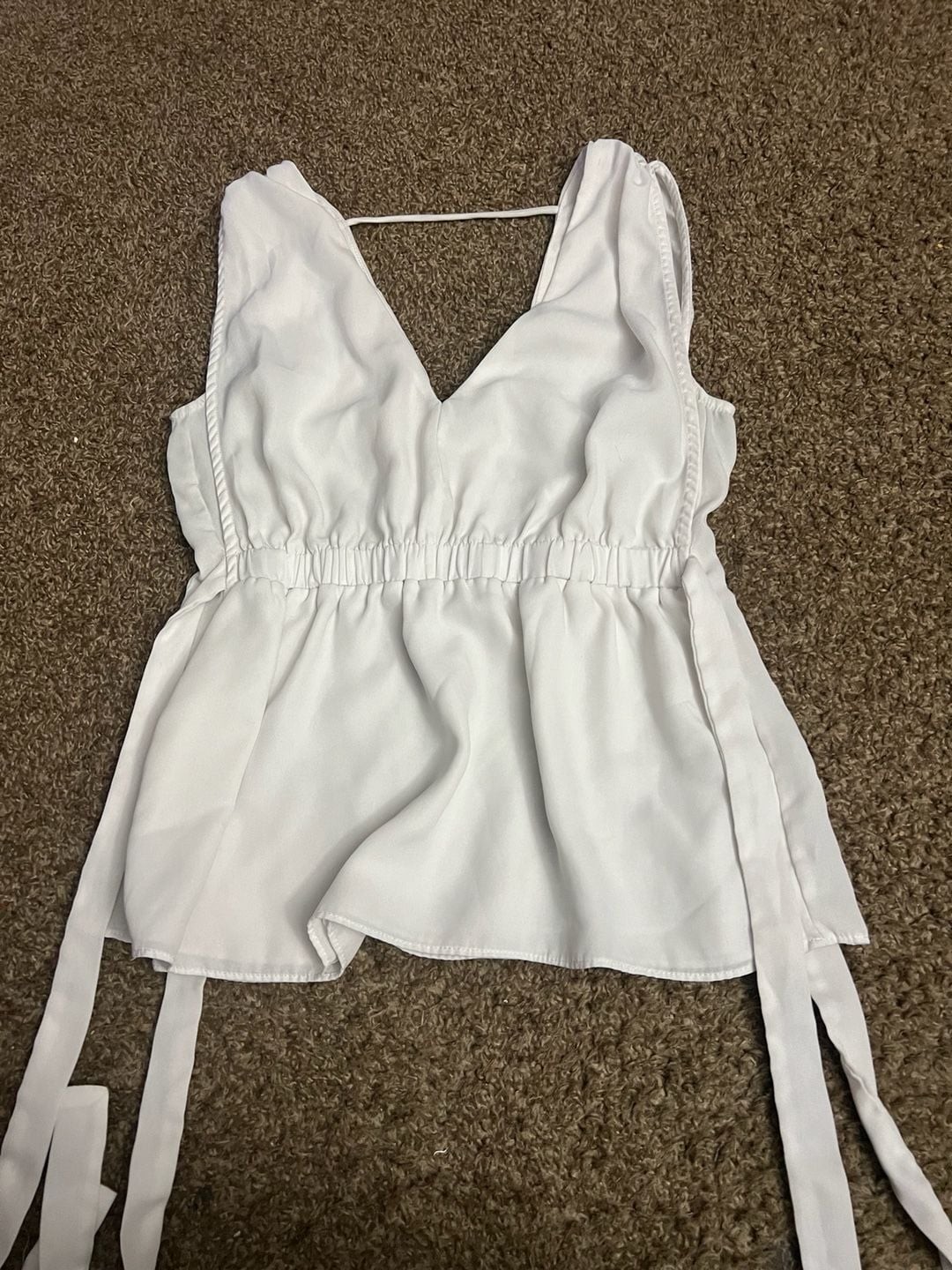 COMME USA White Sleeveless V-Neck Peplum Top with Elastic Waist