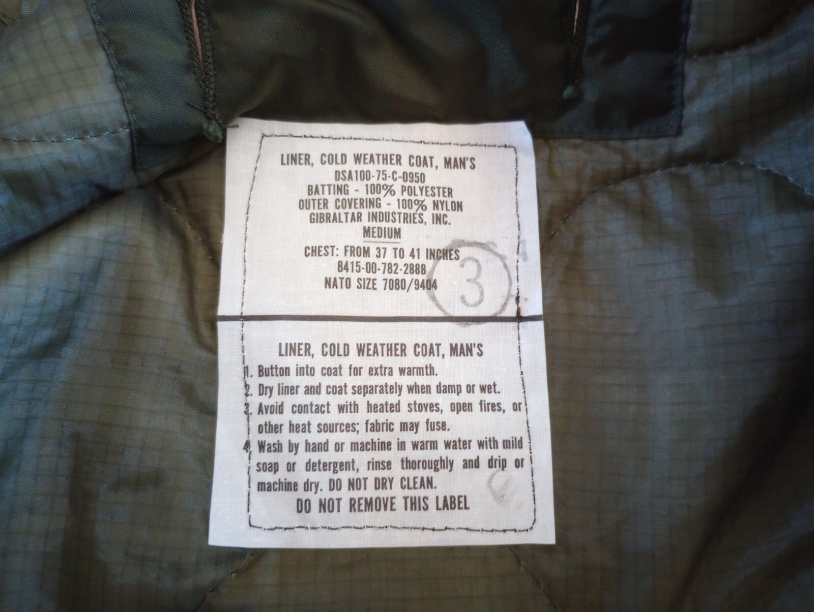 NEW MILITARY ISSUE M-65 FIELD JACKET LINER QUILTED COAT LINER MEDIUM USA MADE