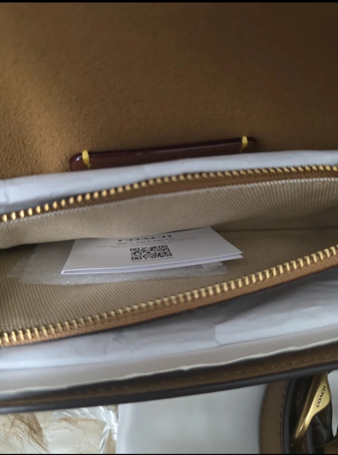 Coach NWT. Auth GLV Tabby 20.