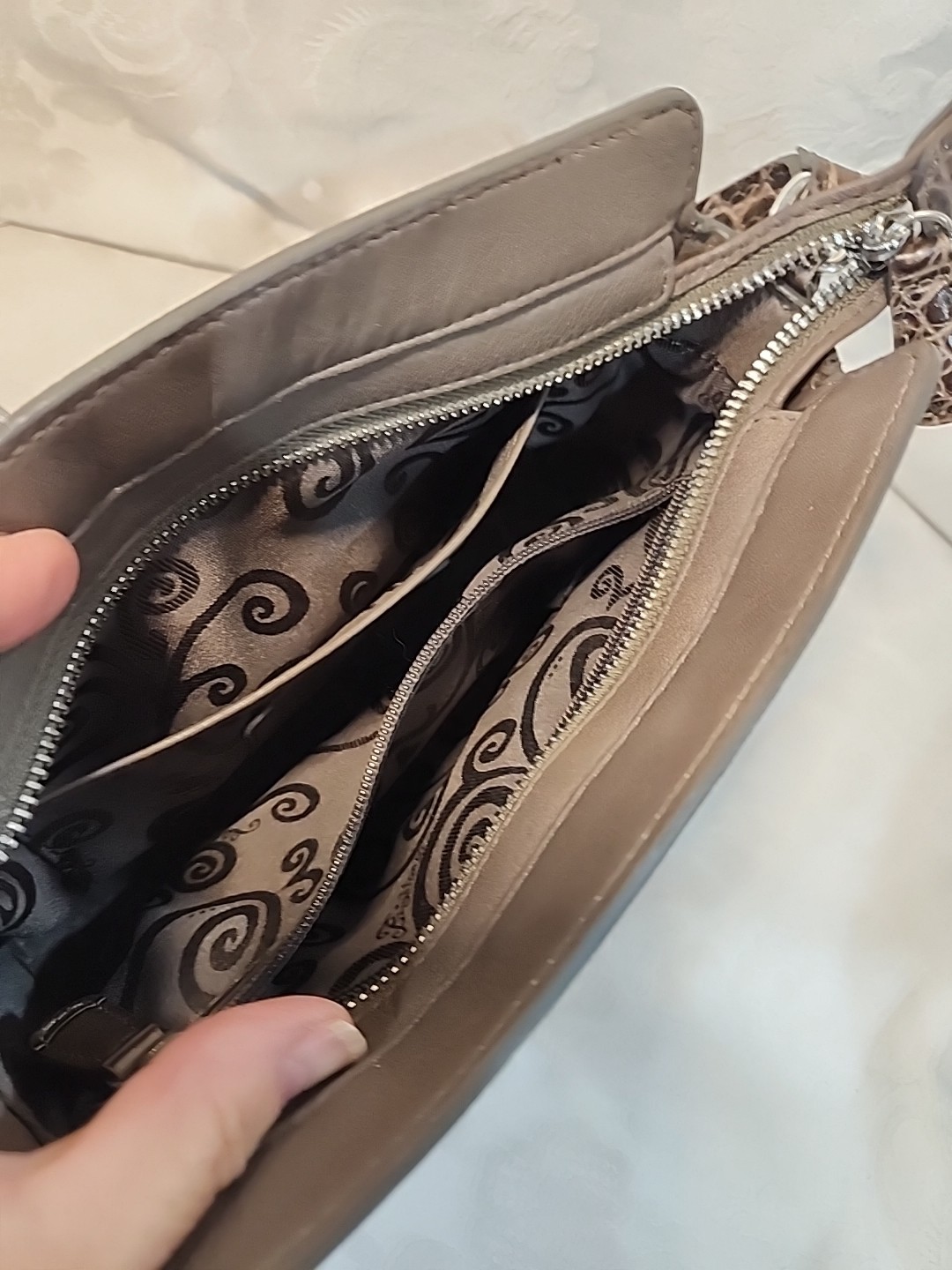 VTG-Brighton Crocodile Print Leather Purse-Has LG Pocket In Front & Back 9 x 7”h