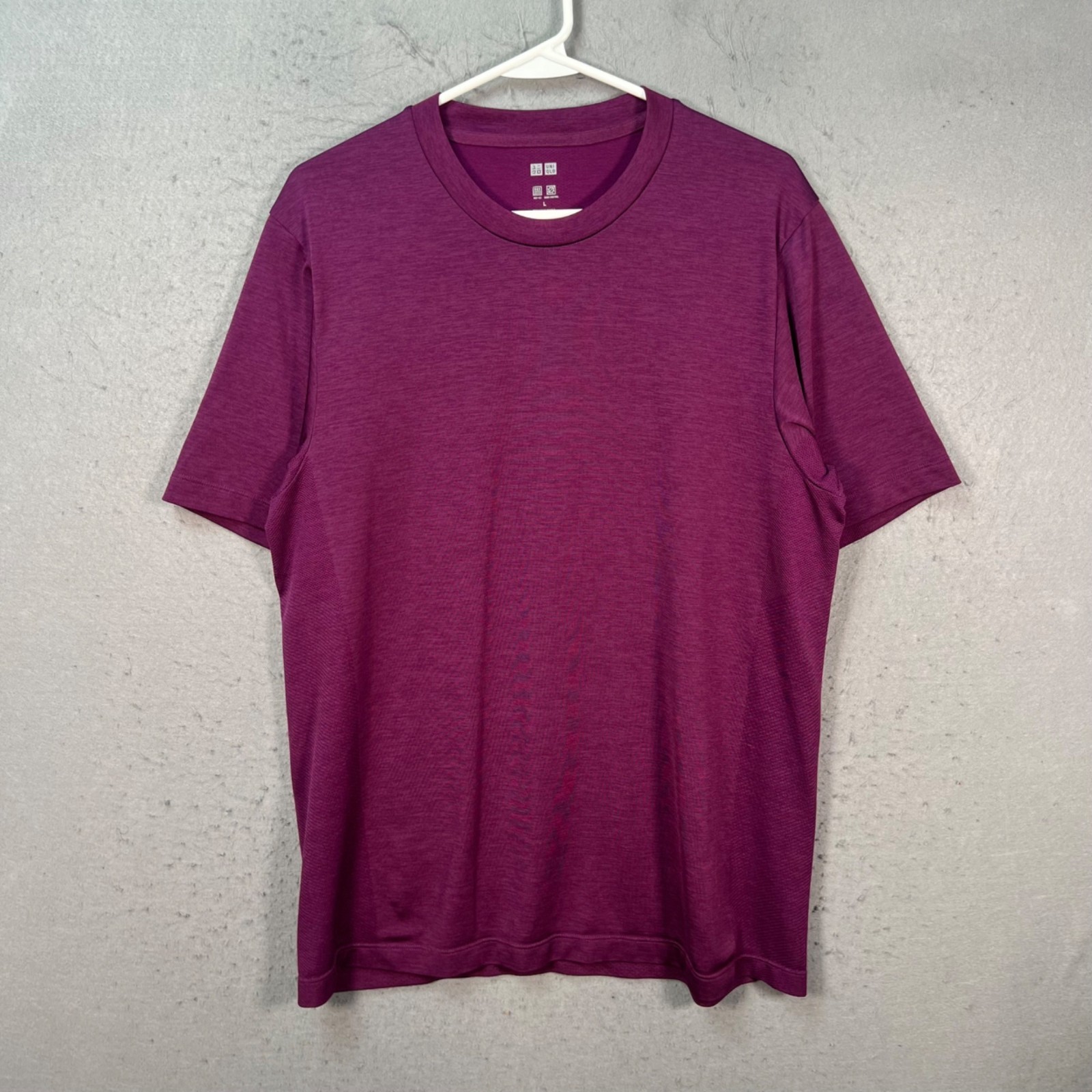 Uniqlo Mens Size Large Dry-Ex Odor-Control Performance T-Shirt Purple