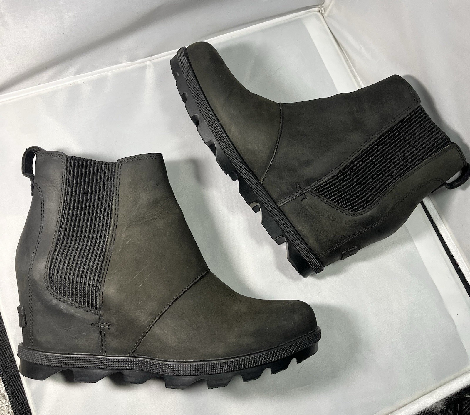 SOREL Joan Of Arctic Wedge Black Leather Chelsea Boots Women’s Size 8