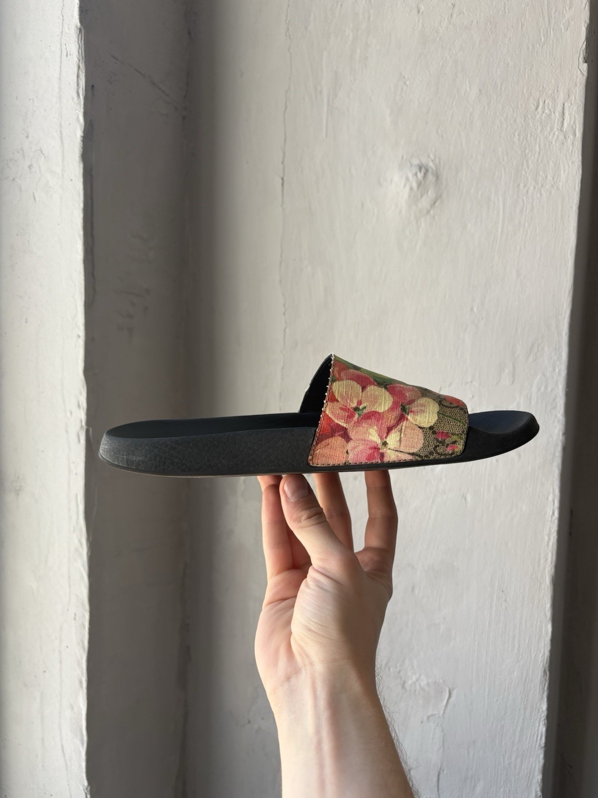 GUCCI GG SUPREME Flip Floops Monogram Floral Blooms Slide Sandals Womens Size 40