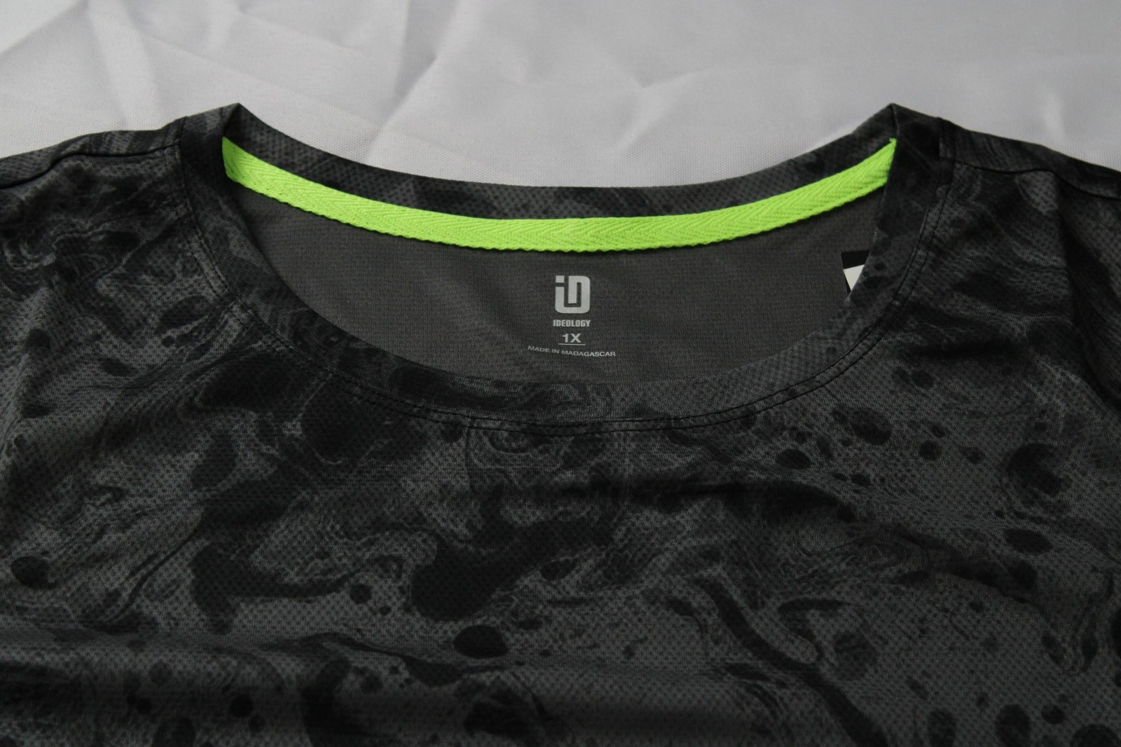 ID Ideology Women’s Plus Water Bubbles Mesh T-Shirt CN6 Deep Black Size 1X NWT