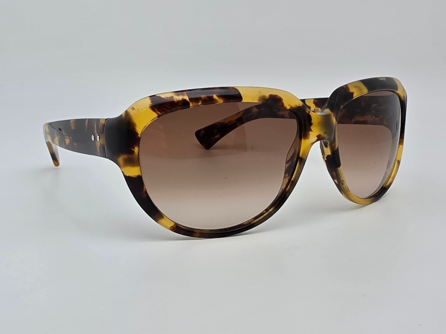 Vera Wang V210 Tokyo Tortoise Frame Light Brown Gradient Lens Sunglasses Italy