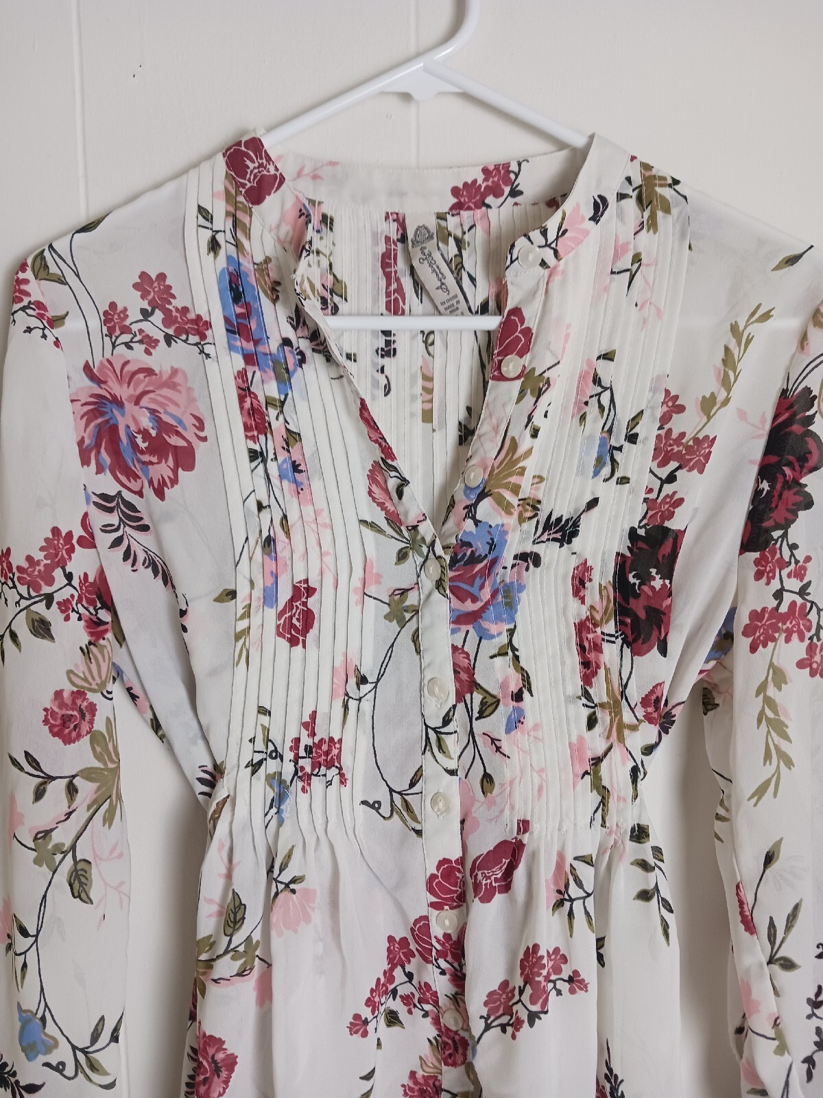American Rag white/burgundy/pink floral tuxedo front tie back blouse Small