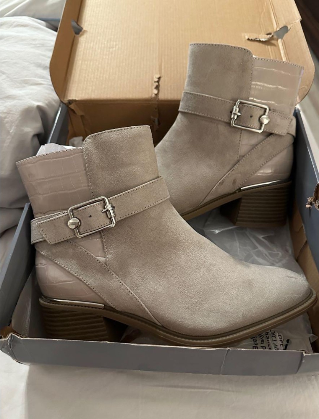 Liz Claiborne Ladies Emberly Stacked Heel Chelsea Beige Boots Size 9M, 9.5M, 10M
