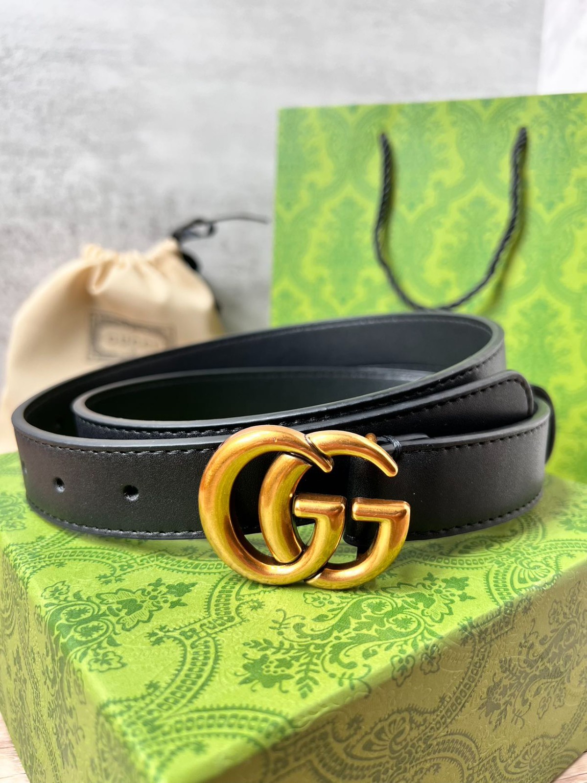 GUCCI BELT BLACK LEATHER 100% AUTHETNIC GOLD BUCKLE M SIZE WOMEN’S CLASSIC ITALY