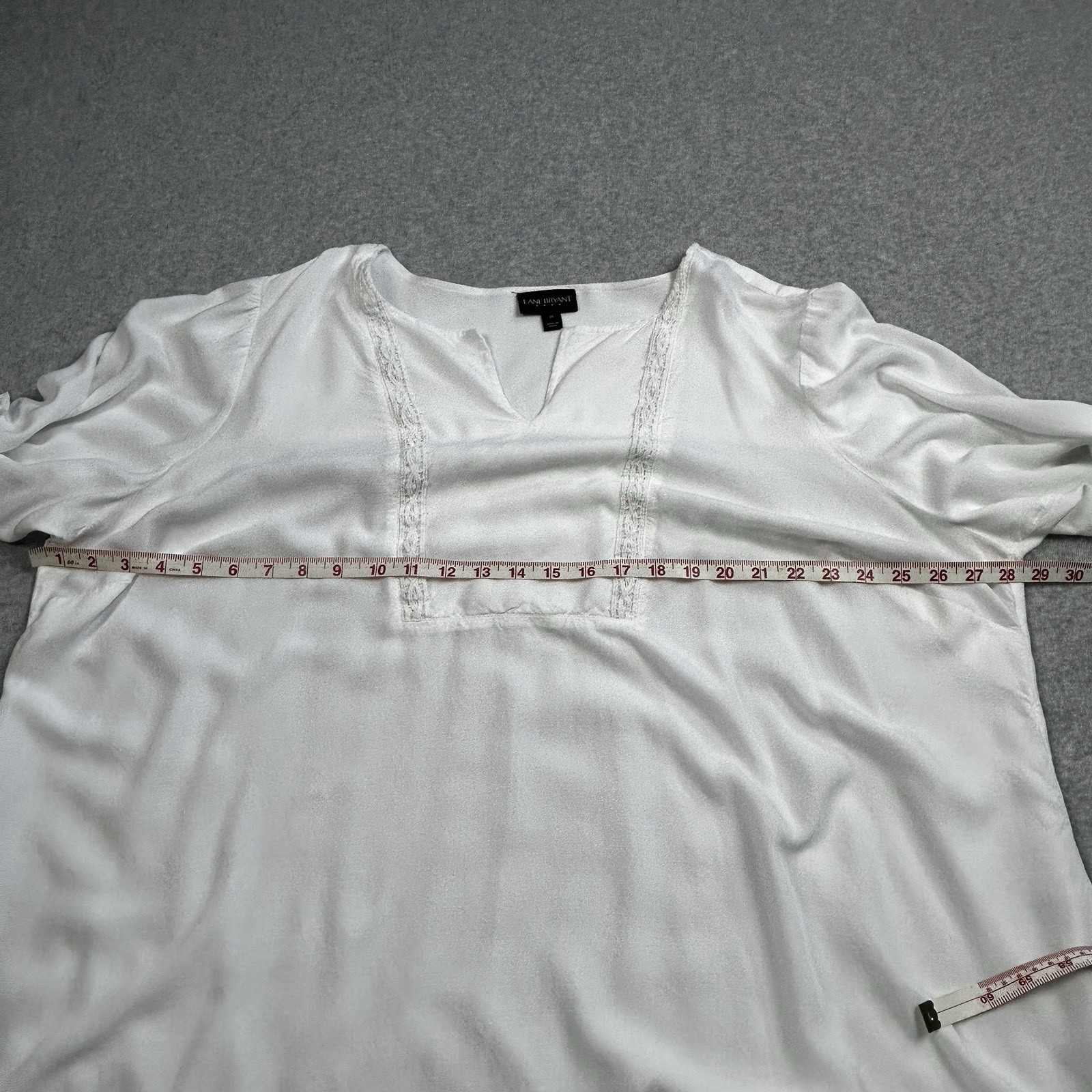 Lane Bryant Blouse Womens 28 White Tunic Split Neck Roll-Tab Sleeve Lace Detail