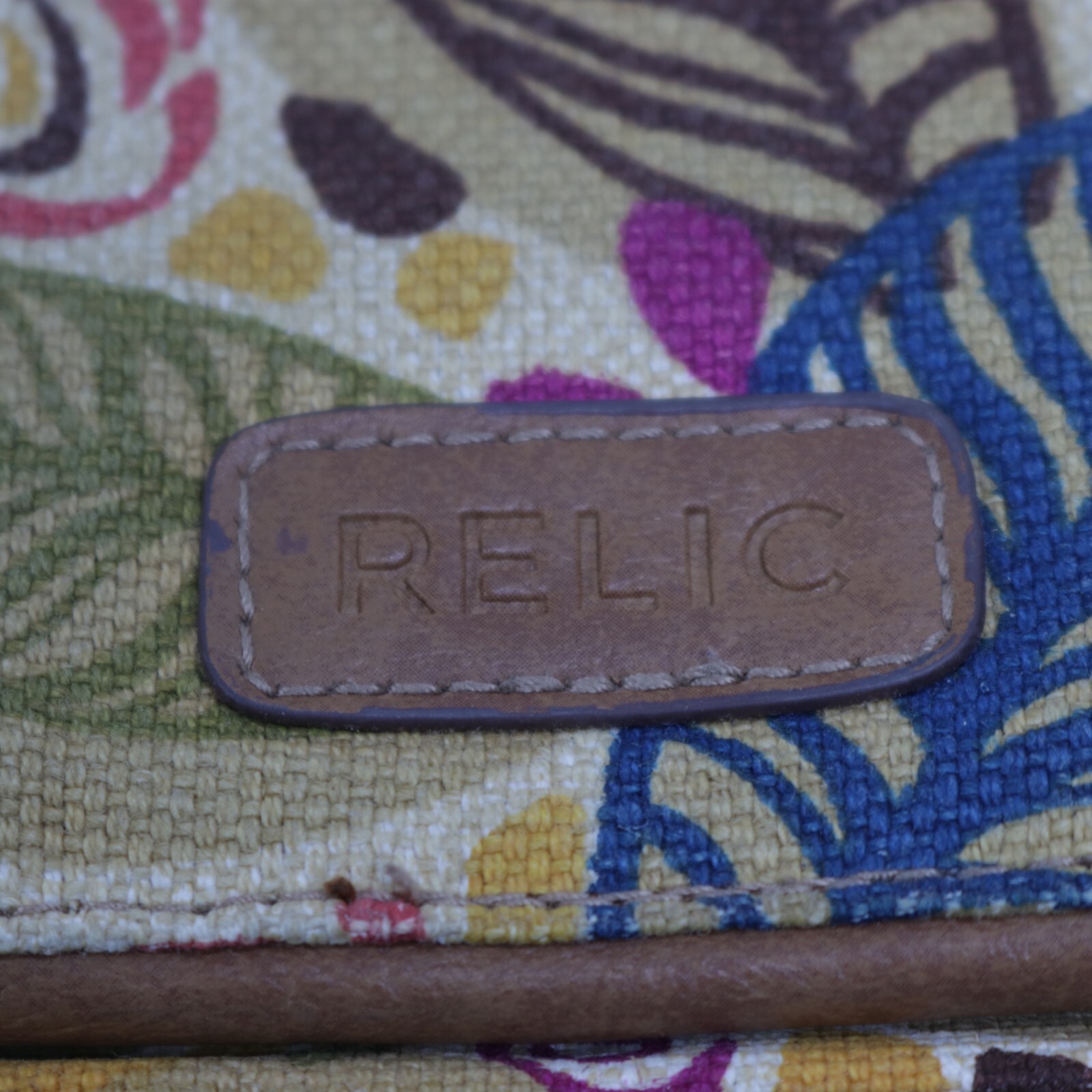 Relic Crossbody Handbag S Multicolor Floral Canvas Nylon Organizer Pockets Cards