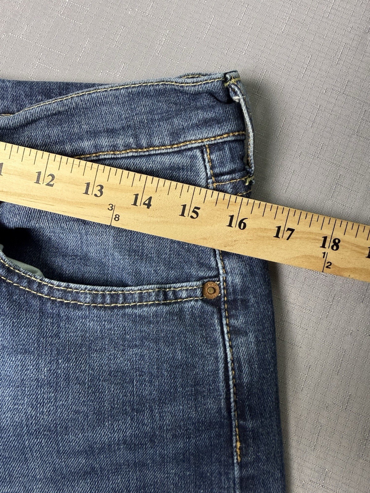 Levi’s 505 Men’s Jeans W31 L34 Medium Wash Regular Fit Straight Leg Blue Denim