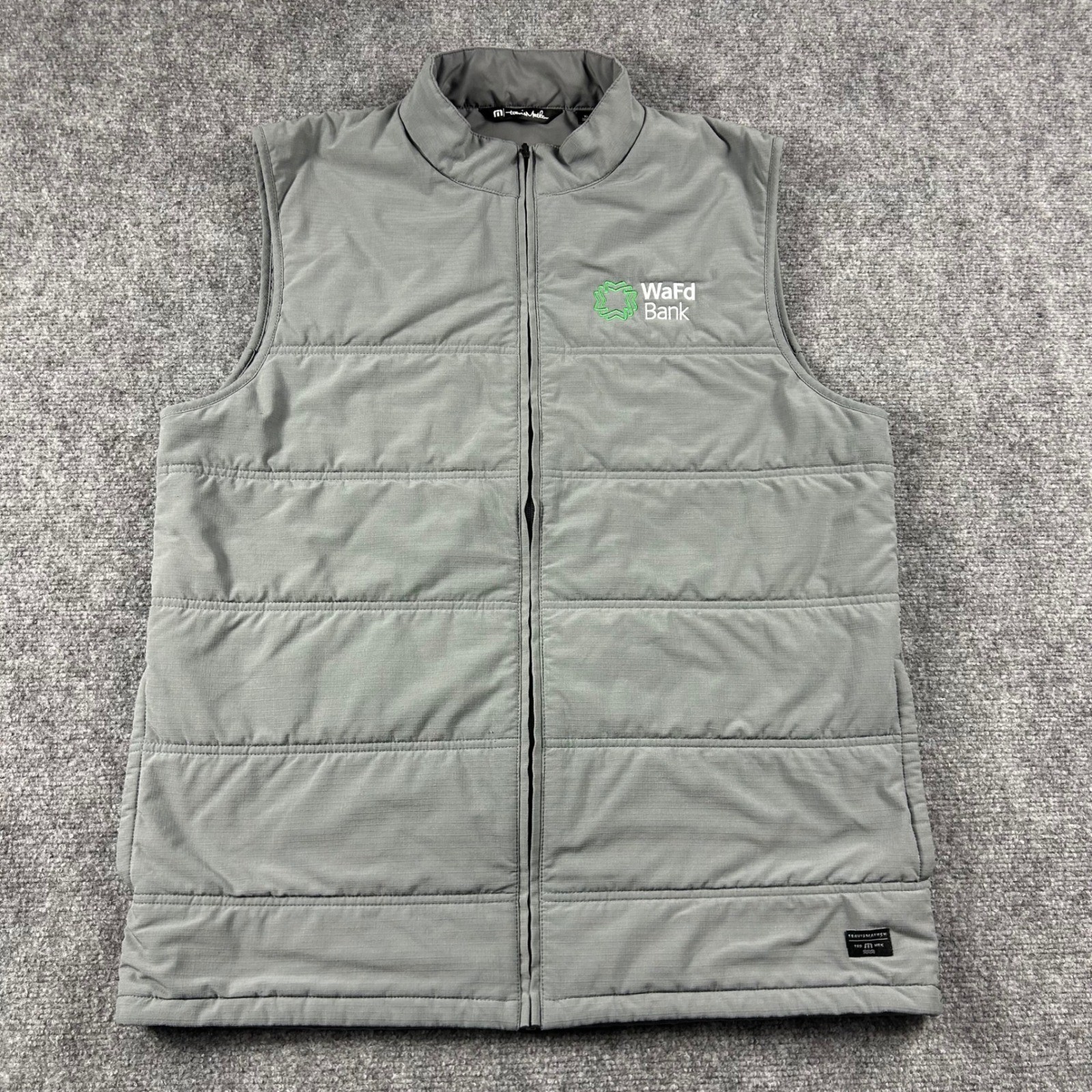 Travis Mathew Puffer Vest Mens XL Grey WaFd Bank Logo Quilted Full Zip Golf