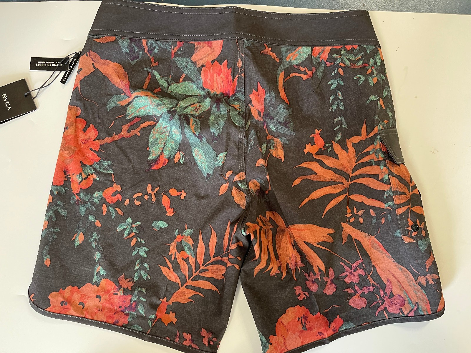 NEW w TAGS, $60 RVCA Swim Trunks-Boardshorts, 18″ Mens, Black/Floral