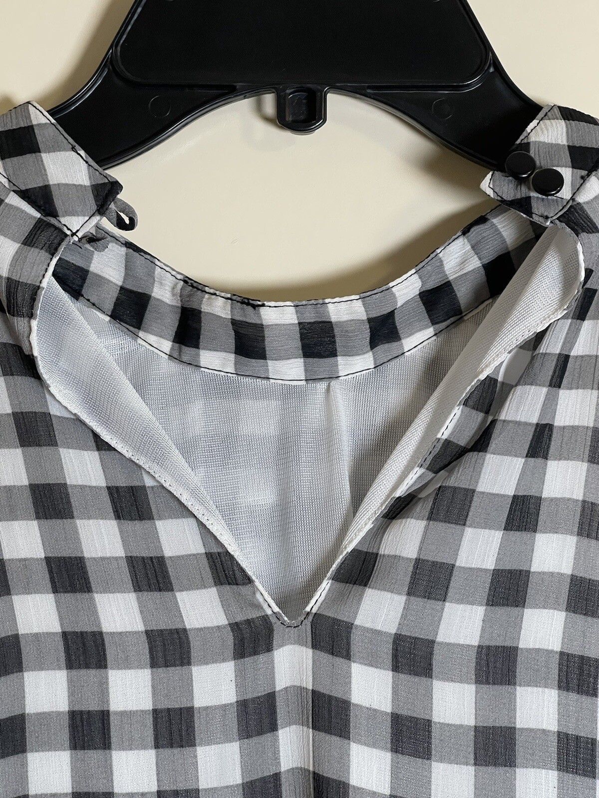 Xhilaration Checked Sleeveless Top Blouse Ruffle Neck Sz M Black & White