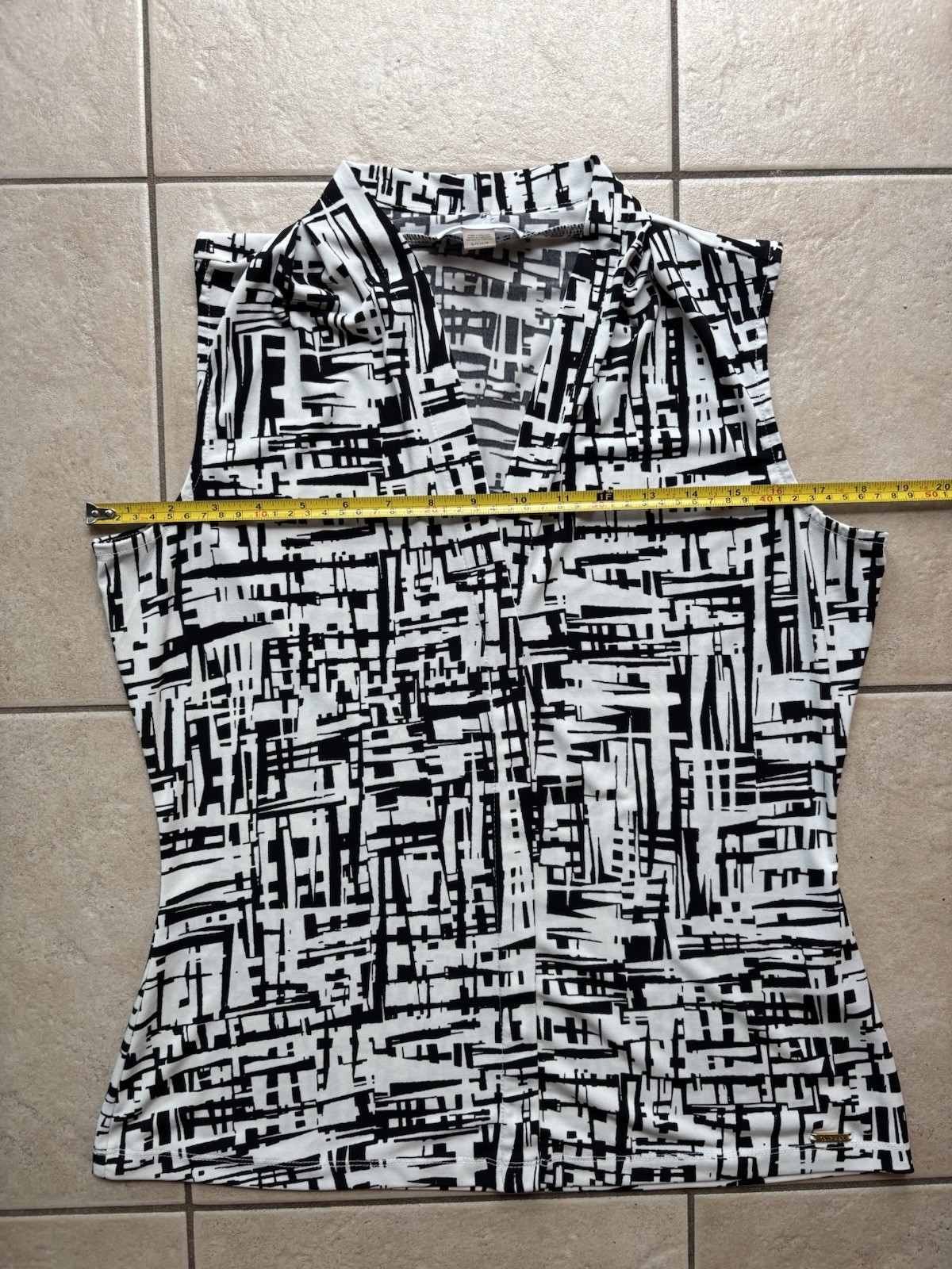Calvin Klein Womens Sleeveless Blouse V-Neck Black White Abstract Graphic Top S