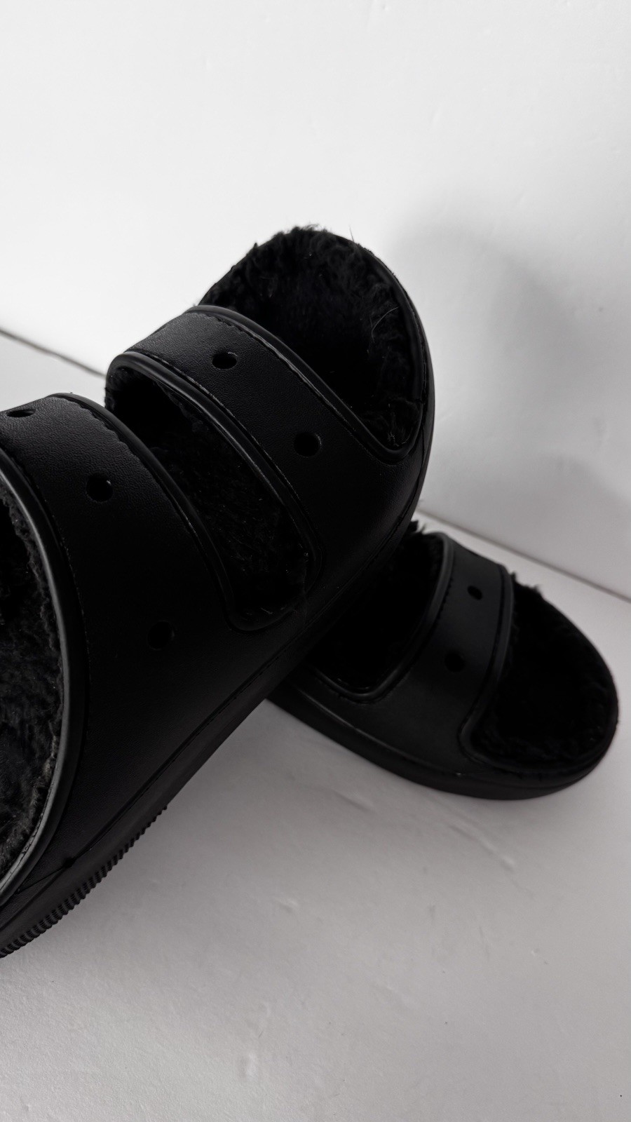 Crocs Classic Cozzzy Sandals Black Fuzzy Lined M8 W10 Unisex Slides 207446
