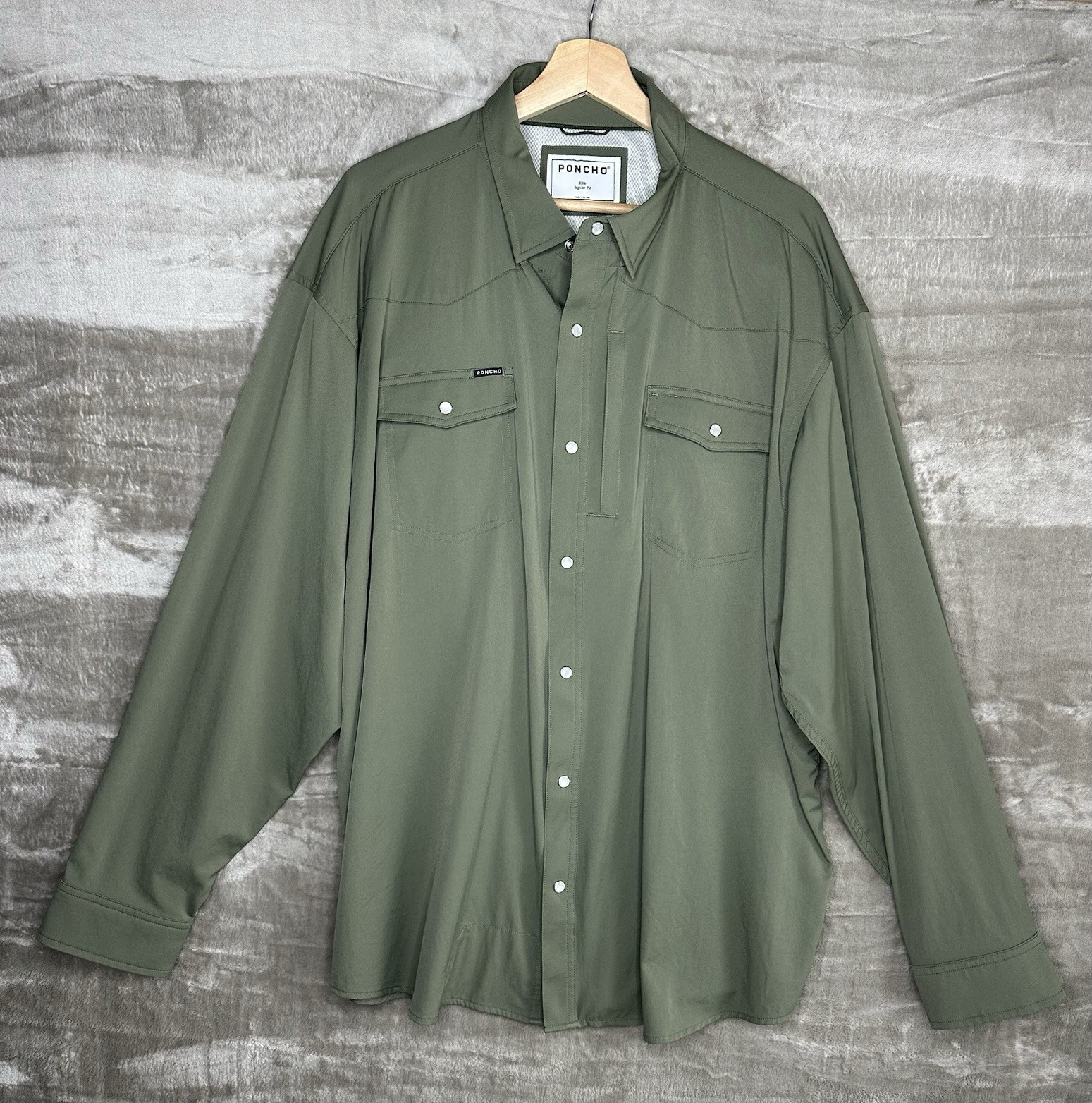 Poncho Men’s 2XL Green Long Sleeve Outdoor Pearl Snap Button-Up Shirt