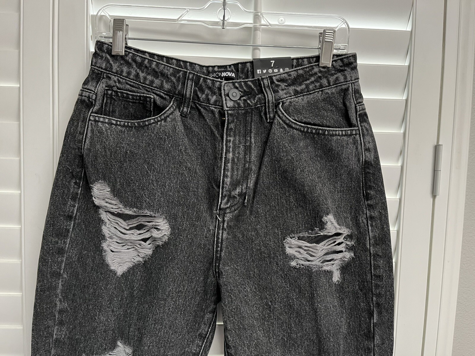FASHION NOVA Black High Rise Distressed Ripped Frayed Hem Boyfriend Jeans 7 NEW