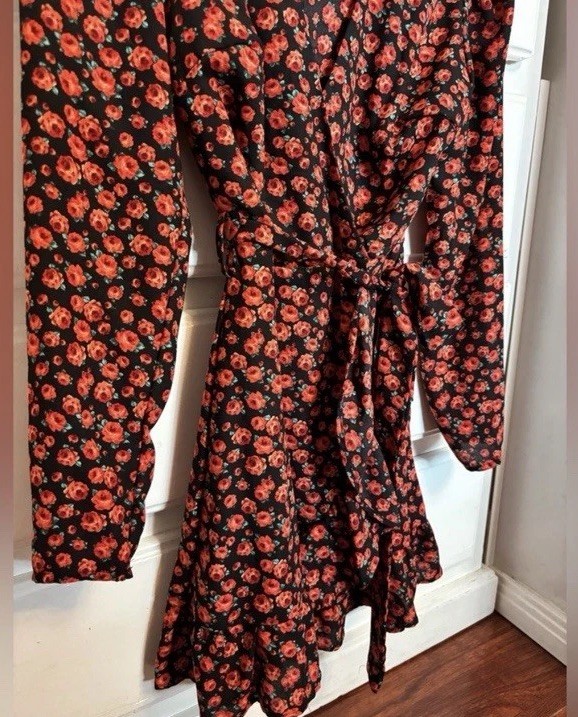 Francesca’s Miami Black Red Floral Wrap Dress Lined Ruffle Hem Zip Size XS