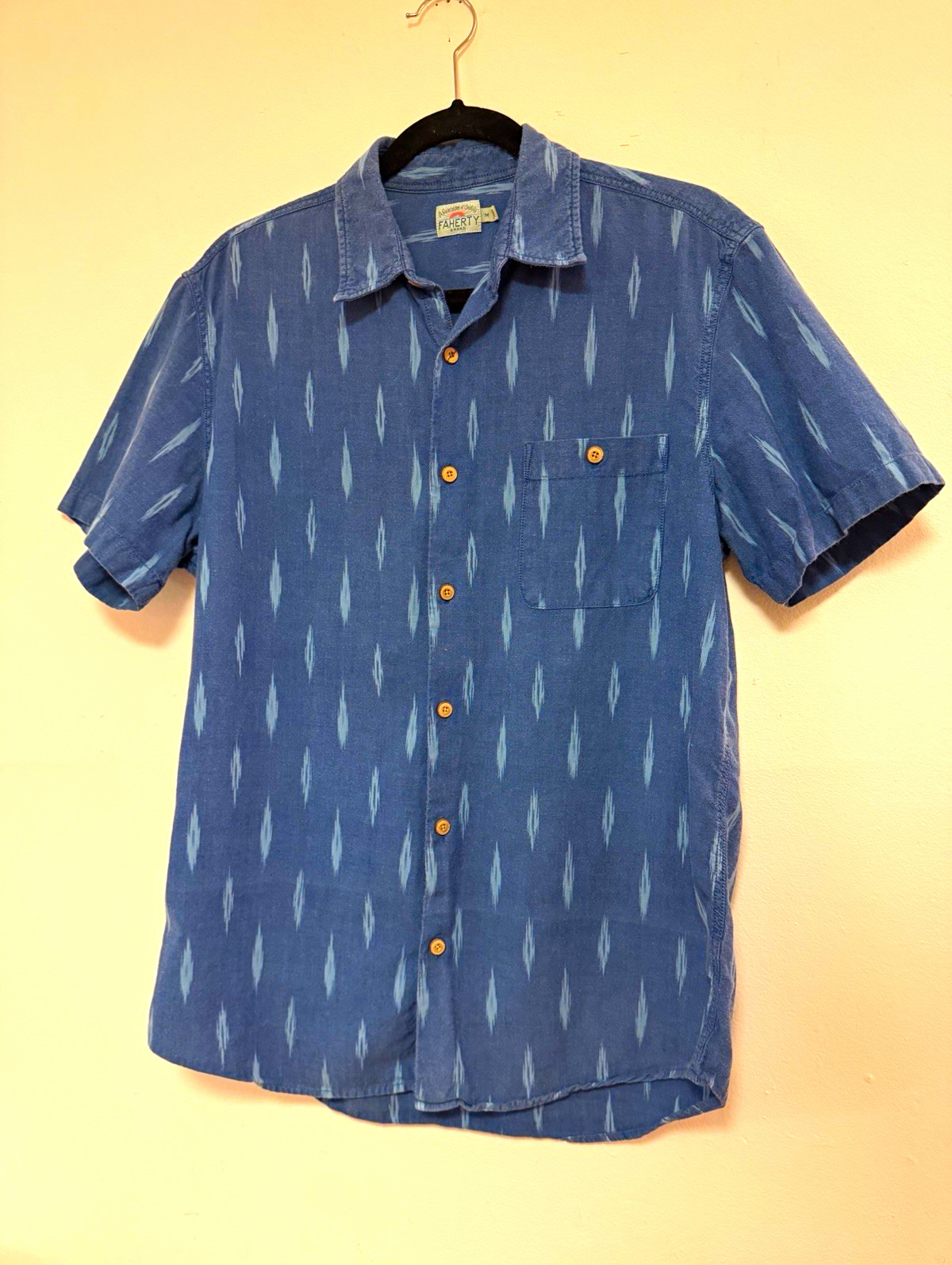 Faherty Brand Men’s Medium Indigo Ikat Short Sleeve Button-Up Cotton Shirt
