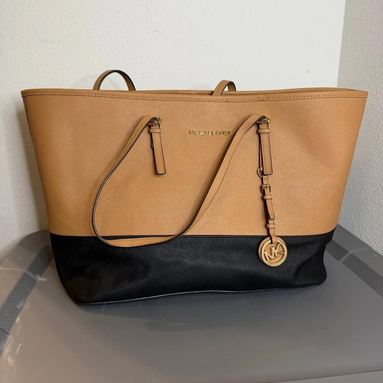 Michael Kors Jet Set Saffiano Tote – Tan & Black – Needs Cleaning