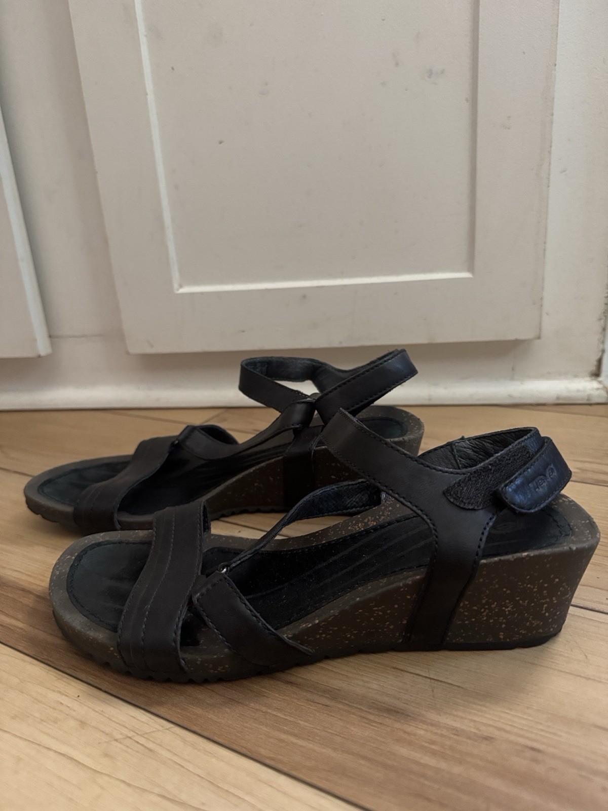 Teva Women’s Black Leather Strappy Wedge Sandals Adjustable Ankle Strap 7.5