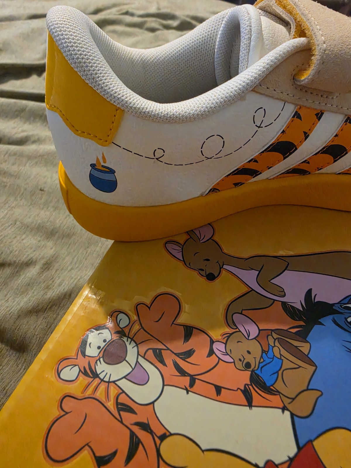 2y adidas VL Court Winnie EL C Disney Unisex Kids Low Top Sneakers KI9175