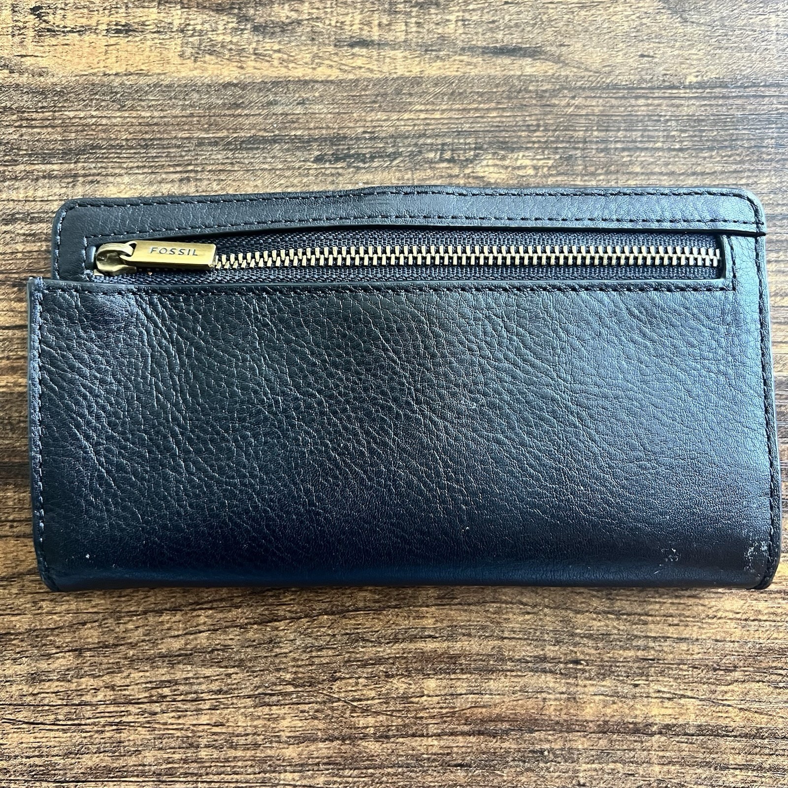 FOSSIL Liza Slim Black Leather Bifold Wallet with Metal Decorative Plate 6.75″