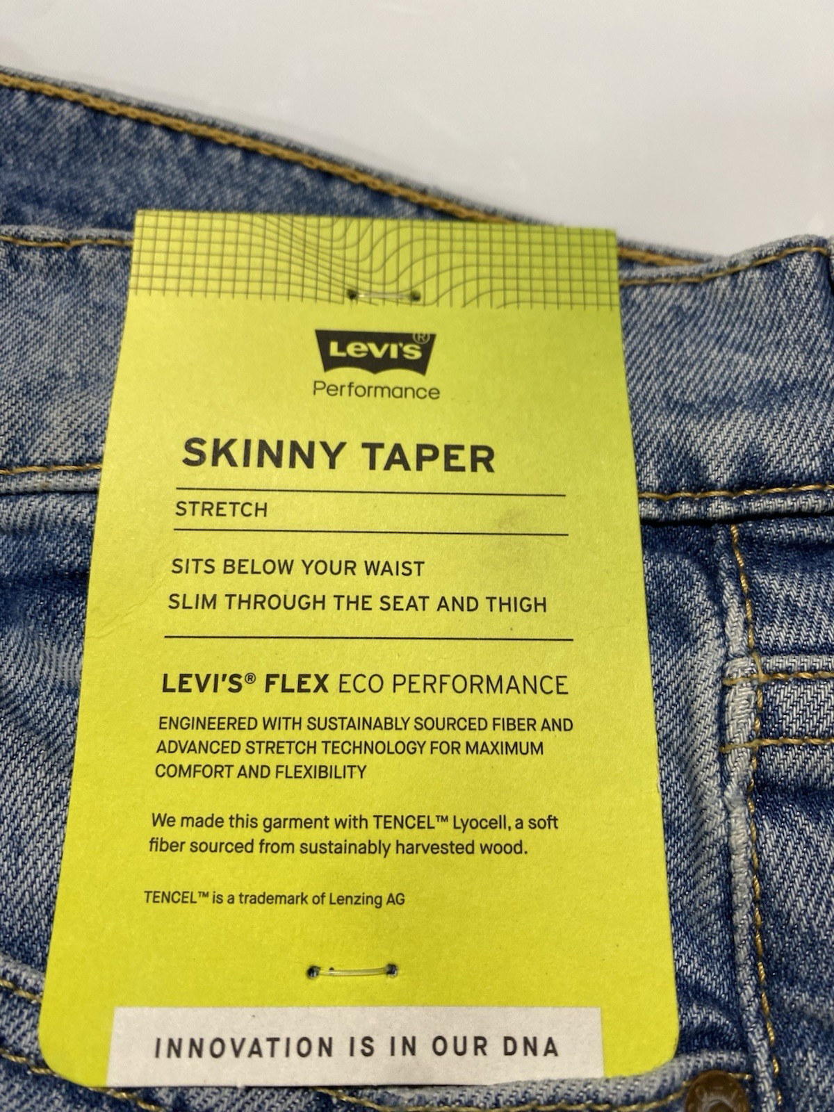 New Levi’s Men’s Skinny Tapered Jeans Size 30×30 Blue Denim Comfortable Stylish
