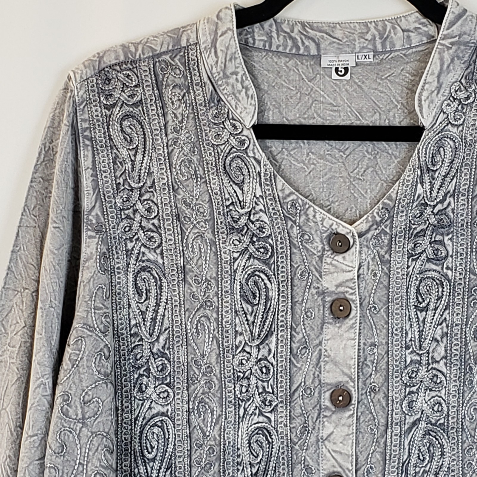 Boutique Embroidered Tunic Top L/XL Dove Gray Button Front Tie Back Boho Artsy