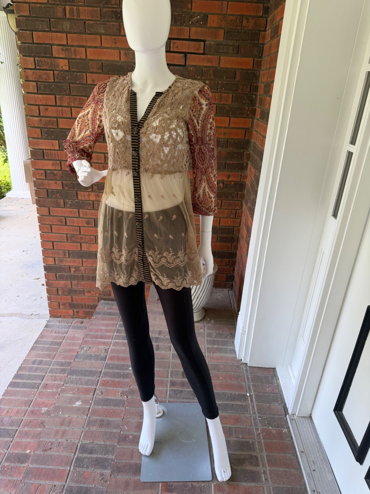 BKE GIMMICKSSize SMALL Brown Floral Lace Sheer Button Up V Neck Semi Sheer Tunic