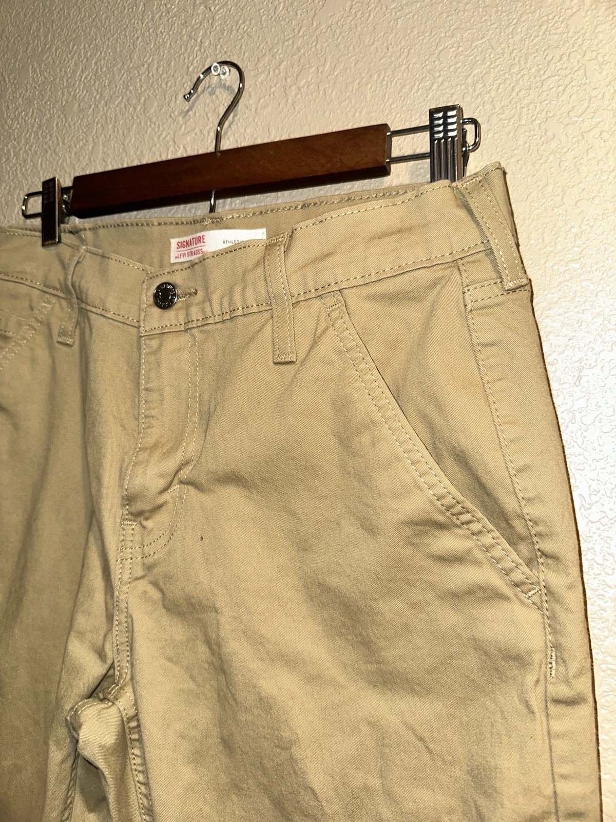 Signature by Levi Strauss & Co. Men’s Chino Pants Athletic Straight Khaki W30