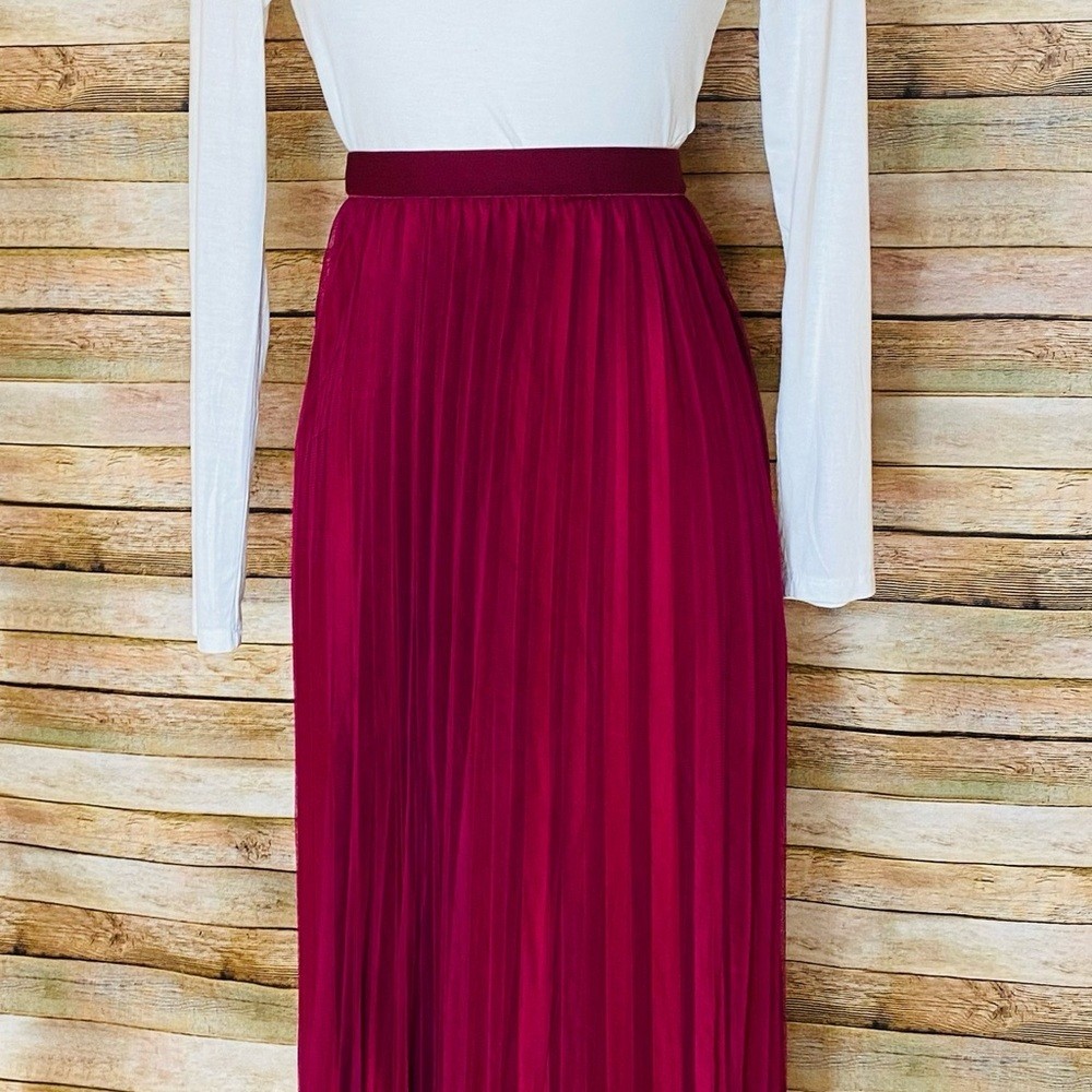 Source Unknown Pleated Midi Skirt in Berry