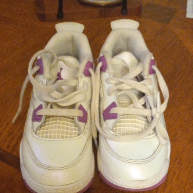 Jordan Unisex Kids 9.5 White/Purple Colorblock Mid Top Leather Sneakers