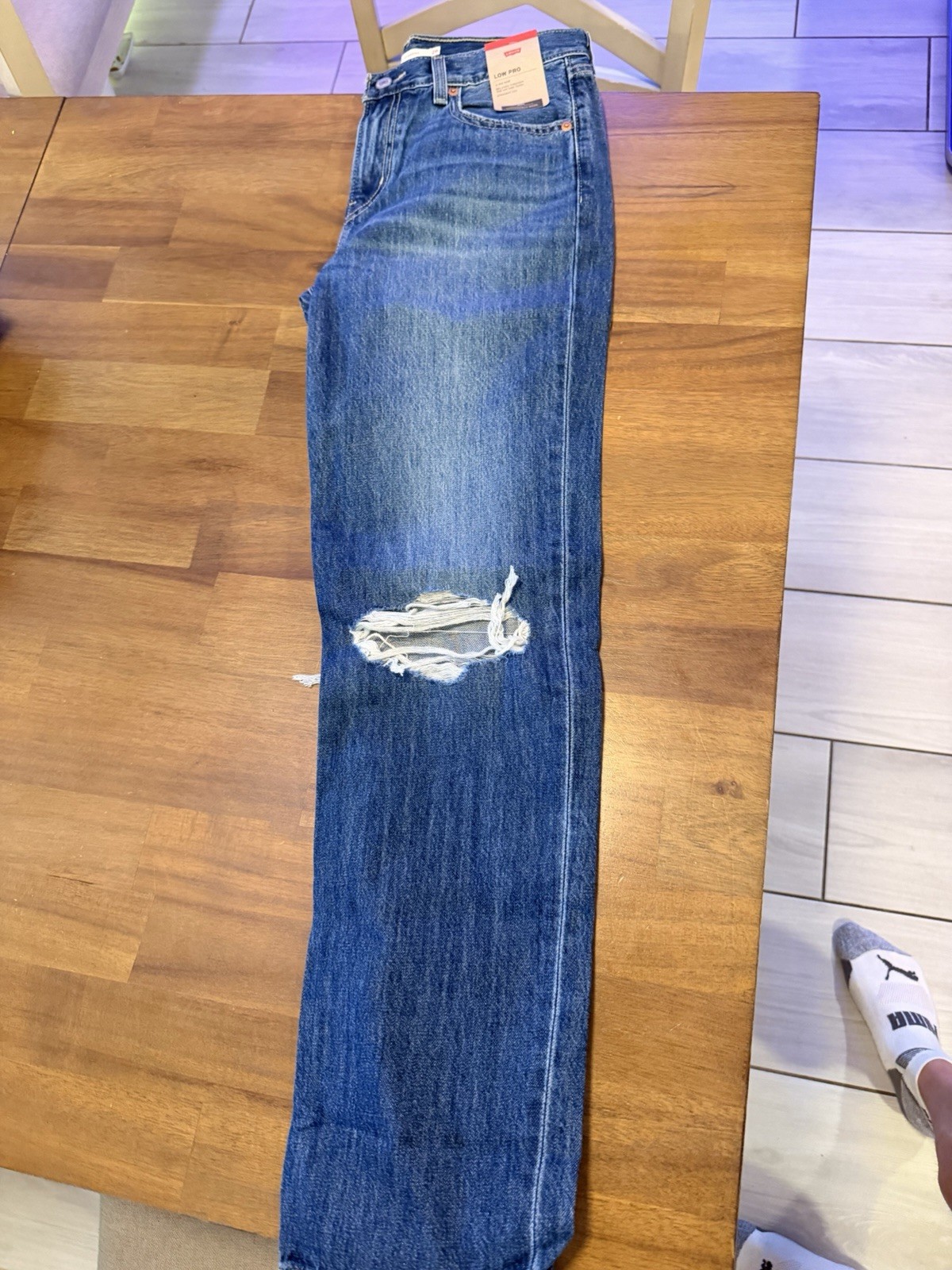 Levi’s Low Pro Relaxed Straight Leg Distressed Denim Jeans Women’s Medium Wash