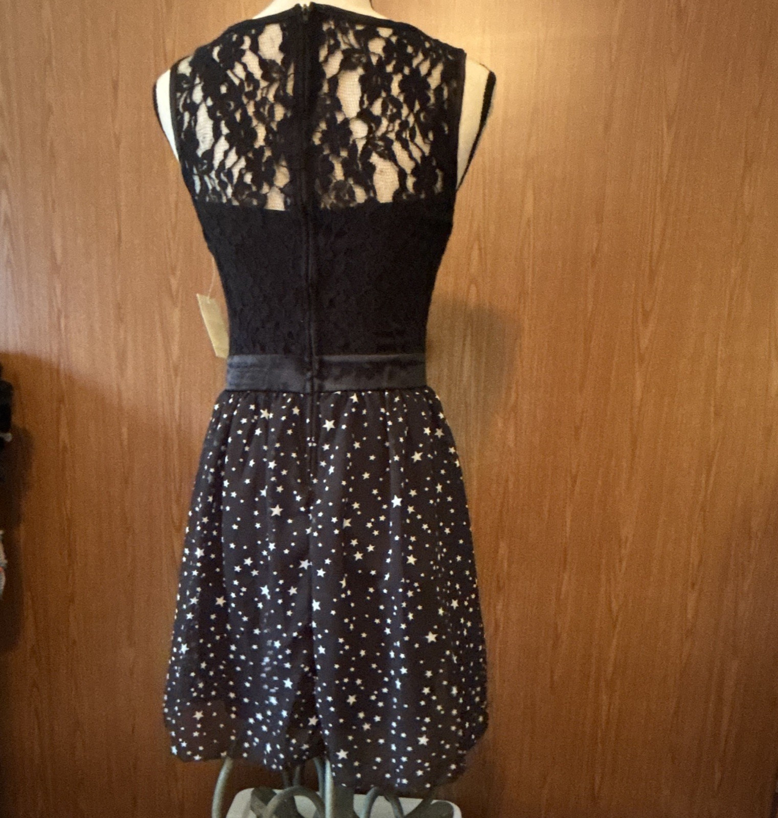 New B Smart Black Lace Bodice Star Print Black Bow Dress Size 7 HOCO/Homecoming