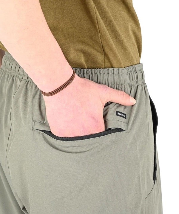 $70 RVCA Men’s Yogger Stretch 17 Shorts 8″ – Slate Green – Medium -New Tag